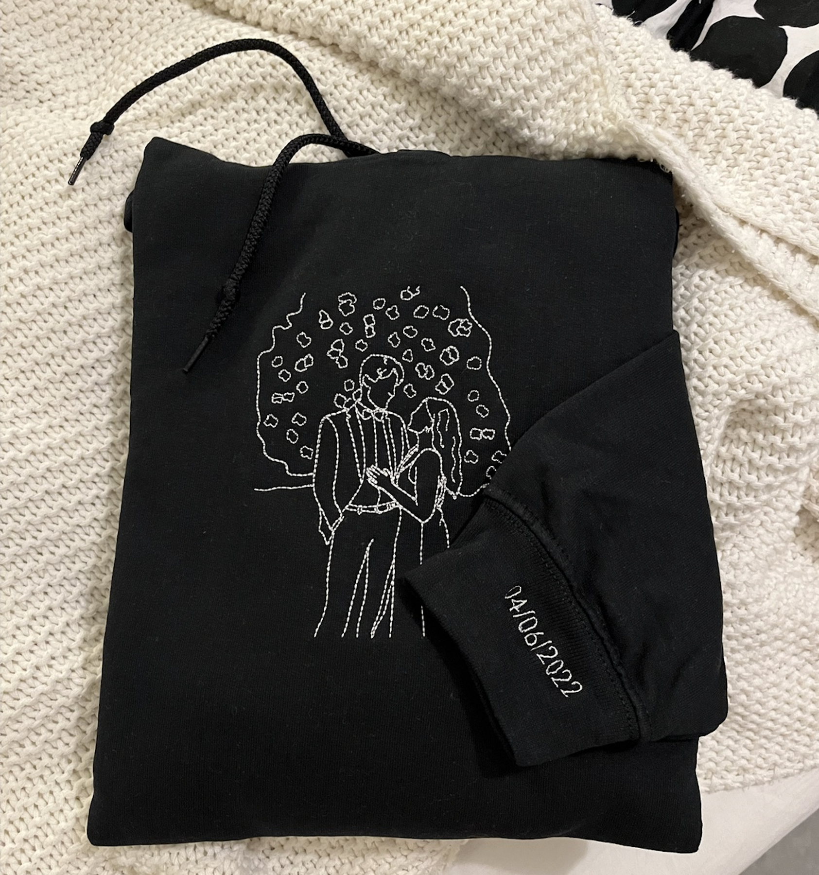 Personalized Embroidery Couple Portrait Outline Sweatshirt/Hoodie