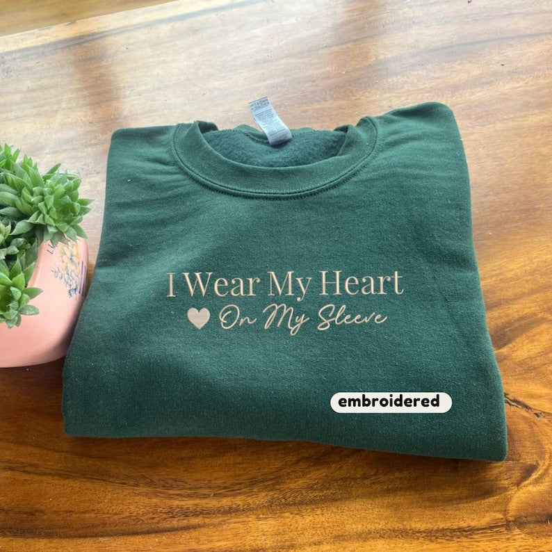 Embroidered I Wear My Heart On My Sleeve Sweatshirt, Custom Mama Sweatshirt with Kids Name on Sleeve, Christmas Mother Day Gift for Mom