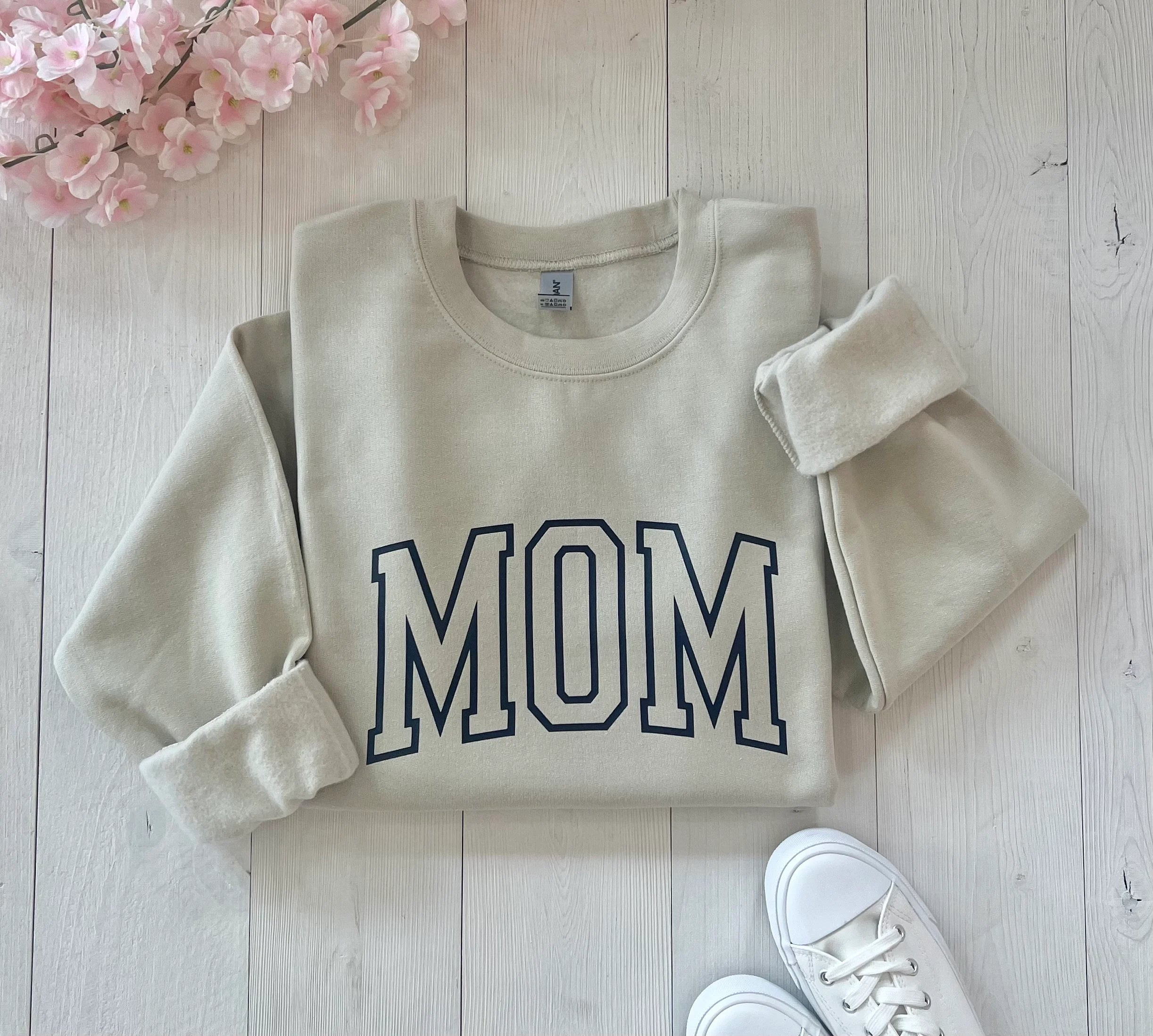 Custom Mom Sweatshirt Set, Mama Sweatpants, Outfit for Mom, Mother's day gift, new mama gift