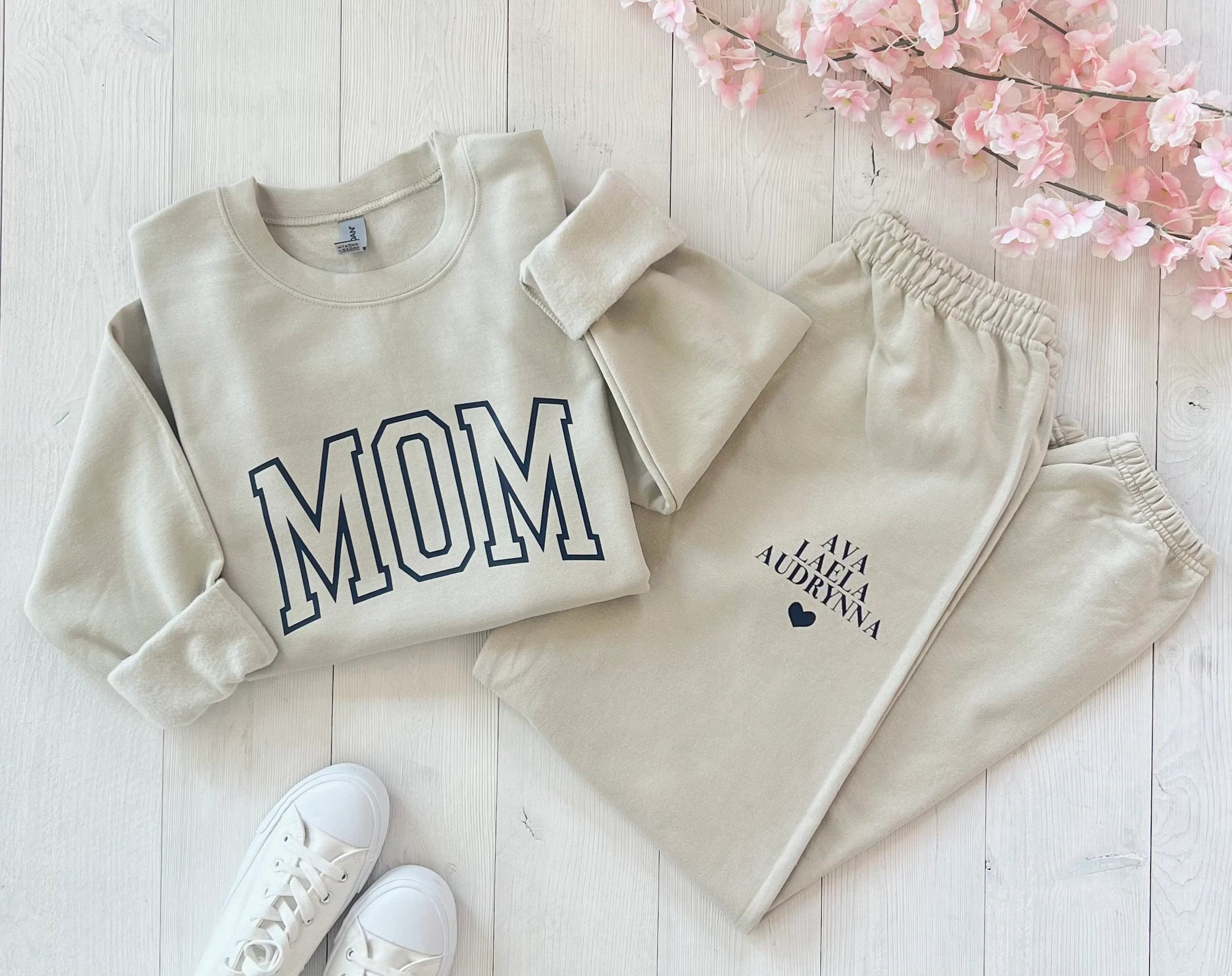 Custom Mom Sweatshirt Set, Mama Sweatpants, Outfit for Mom, Mother's day gift, new mama gift