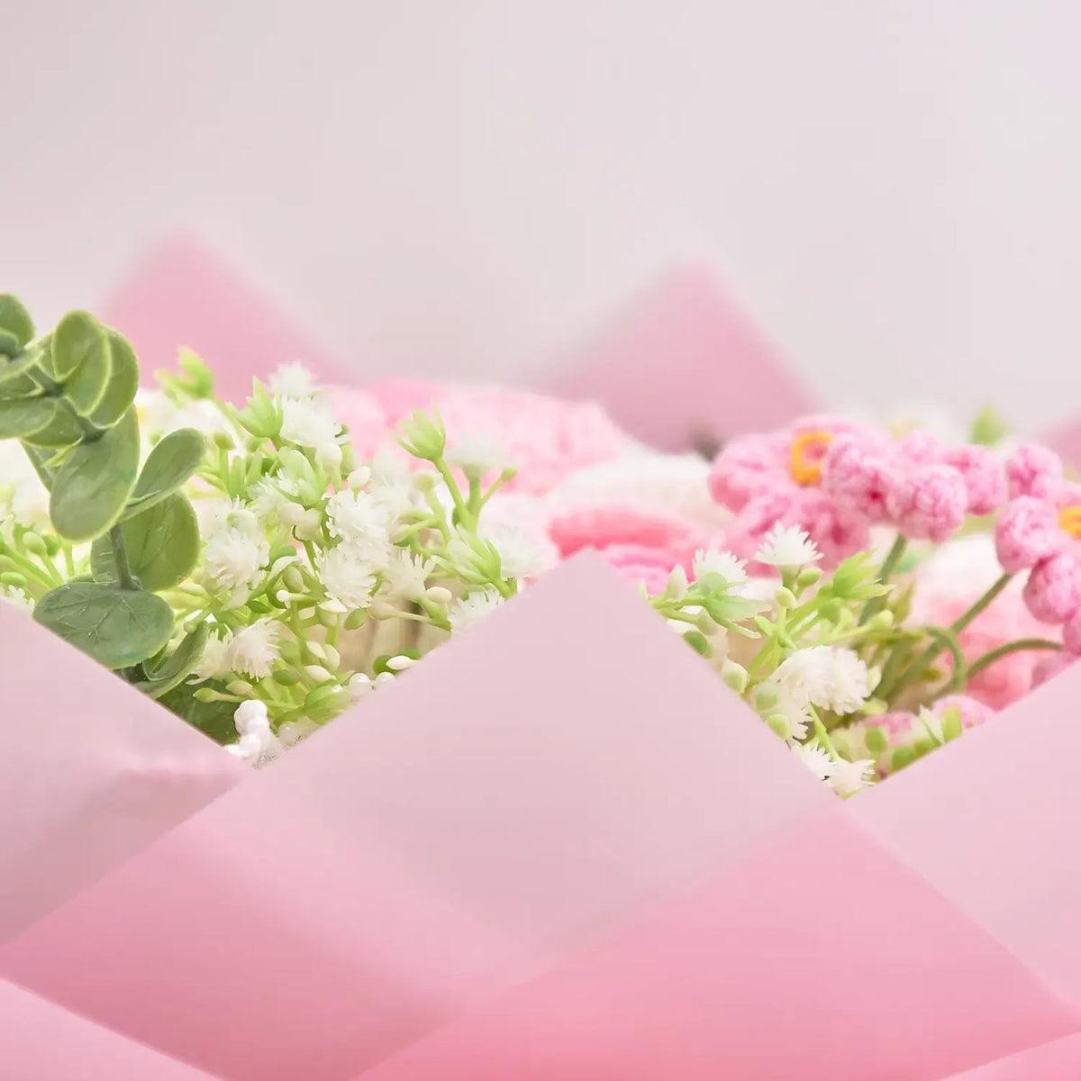 Oversized Blush & White Rose Crochet Bouquet – Handmade Forever Flowers for Couples, Gift Boxed