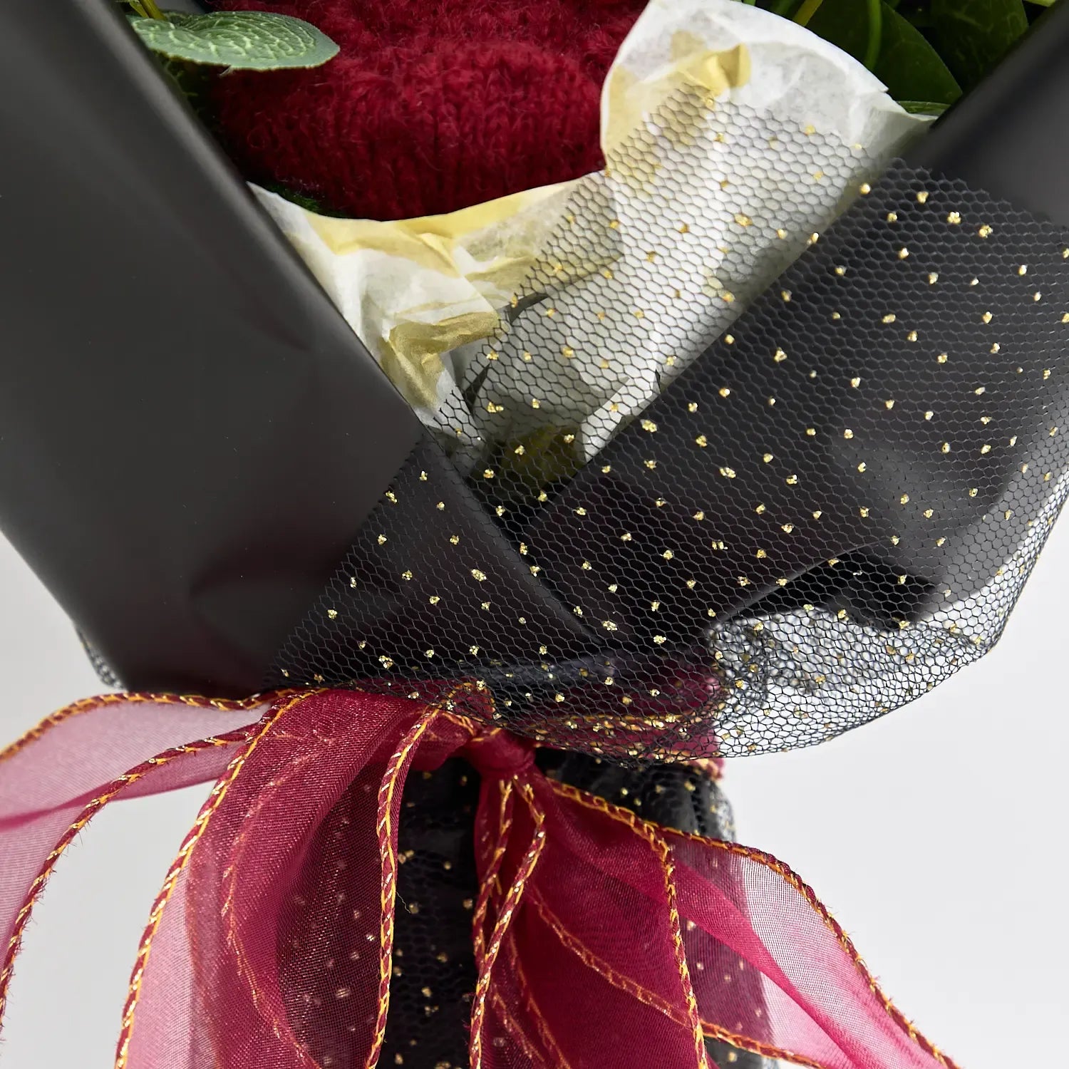 Deep Red Rose Crochet Bouquet – Handmade Forever Flowers for Couples, With Black Wrapping